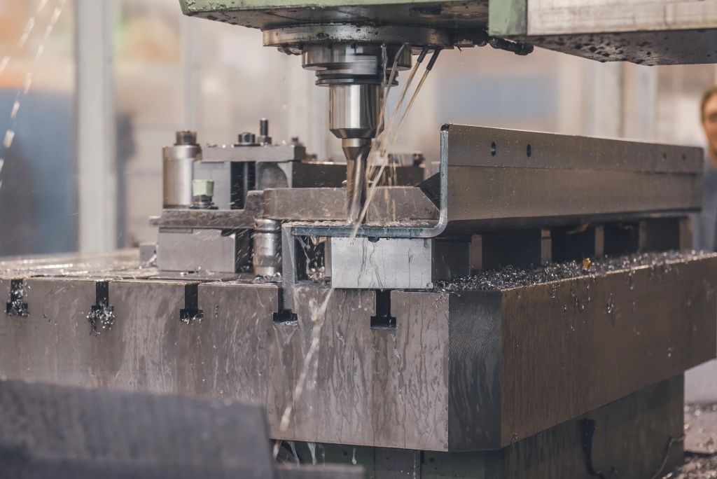 Lavorazione componenti per industria tessile